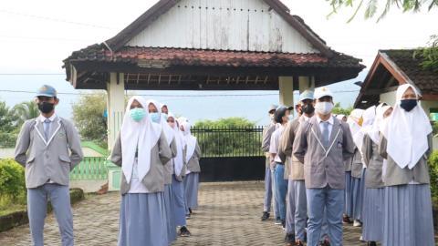 Apel Pagi 8